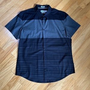 Calvin Klein Men’s slim fit short sleeve button down shirt black/gray size L/G